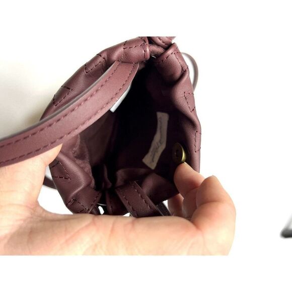 Universal Thread Maroon Small Cross Body Purse Cute Excellent Condition - Picture 4 of 6